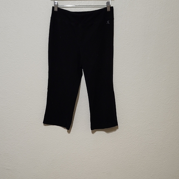 Danskin Pants - Danskin Black Capris Sleek Versatile Design